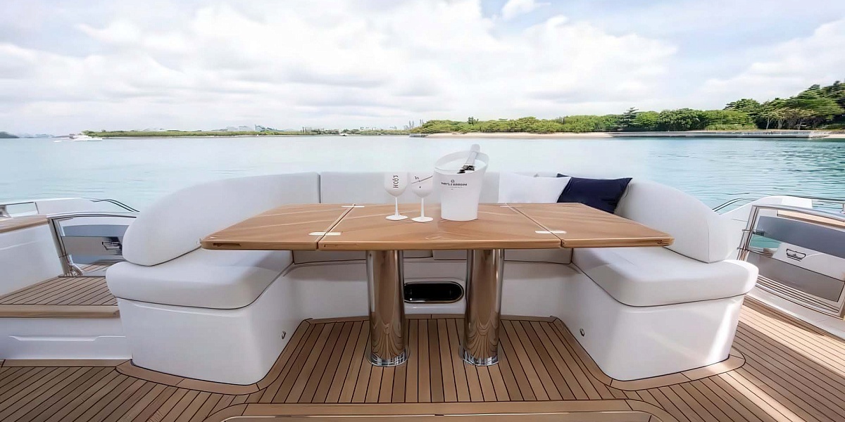 Аренда яхты Princess F55 Risa на Пхукете